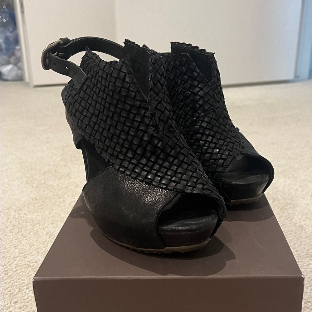 Elegant Black Woven Leather Heels